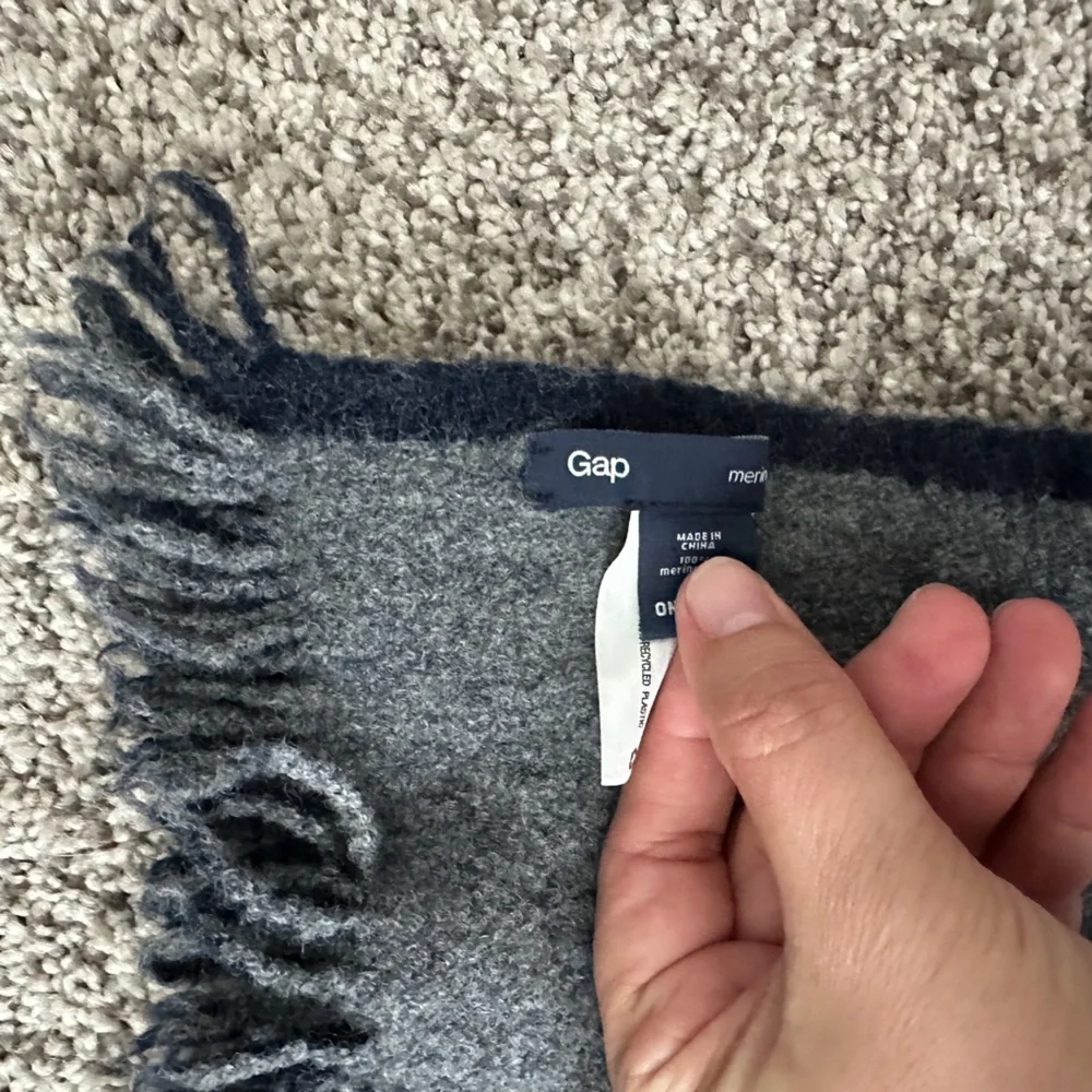 Gap wool scarf navy & gray two tone colored
